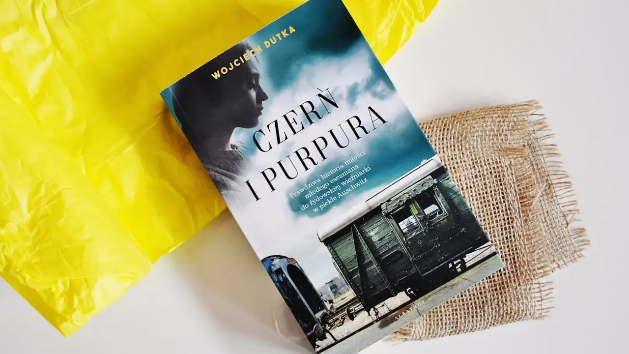 Okładka książki "Czern i Purpura" z pociągiem i sylwetką kobiety.