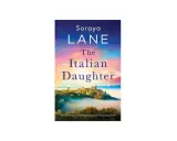 Okładka książki "The Italian Daughter" Sorayi Lane. Wzgórze z miasteczkiem we mgle, nad którym rozciąga się barwne niebo.
