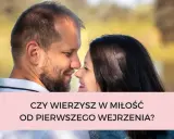 Para patrzy sobie w oczy, uśmiechnięta. Czy to miłość od pierwszego wejrzenia?